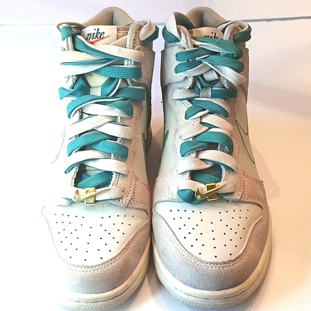NIKE Dunk Hi Se Athletic Colorway Leather Light Bone/Green Noise Size Youth 6